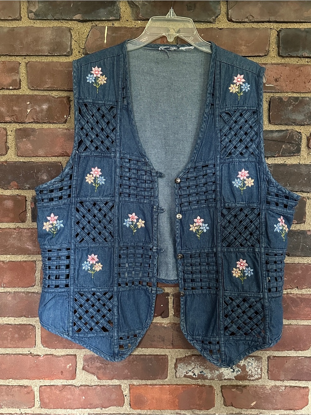 Bobbie Brooks Sleeveless Denim Lattice Embroidered Floral Vest 46 chest